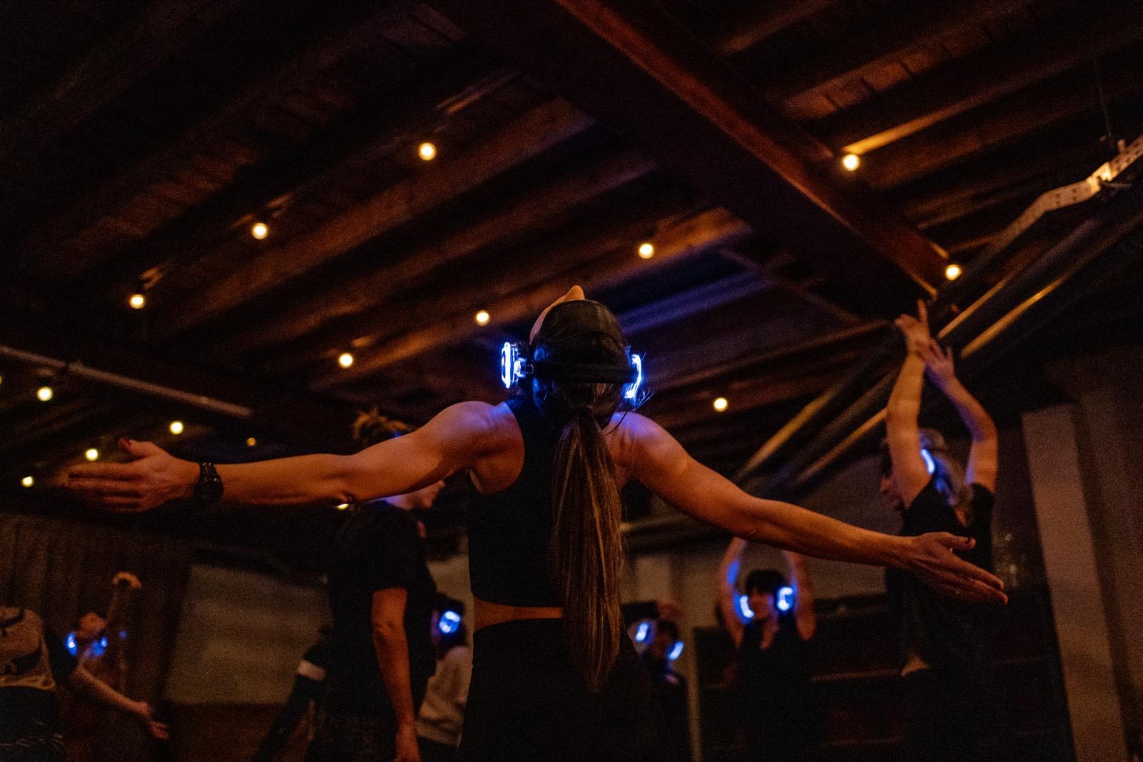 Moving together with headphones